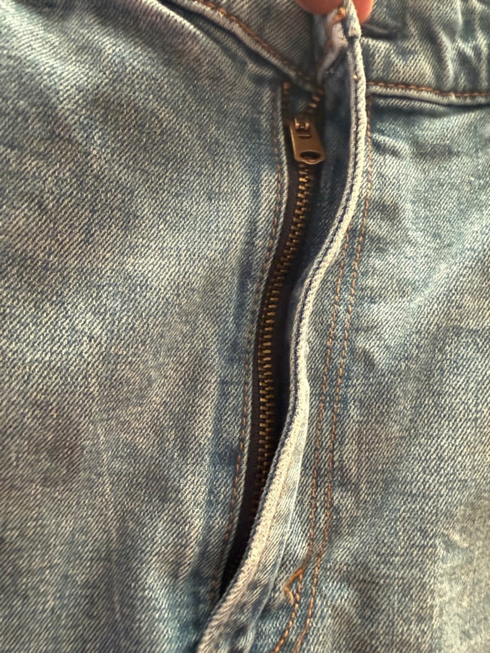 Abercrombie & Fitch The Ankle Straight ultra high rise Jean with distressed hems - Picture 3 of 4